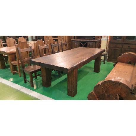 Mesa castaño macizo