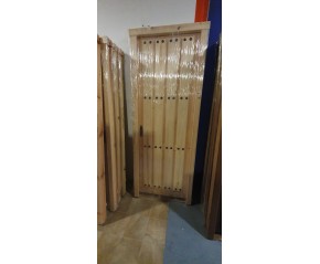 Puerta exterior madera maciza 