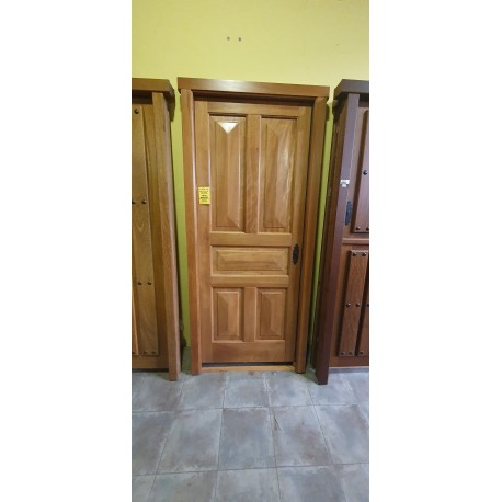 Puerta exterior Cedro