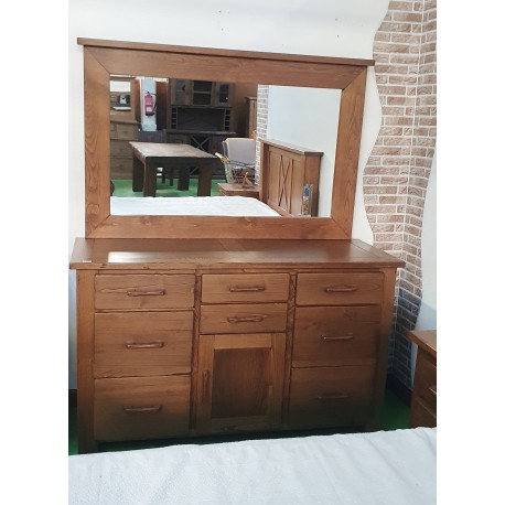 Aparador con espejo