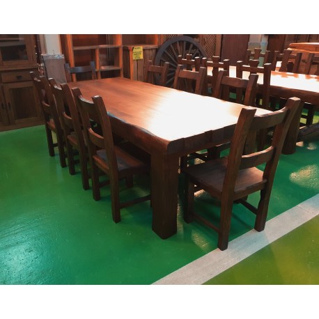 Mesa, sillas y dos tronos comedor en castaño viejo