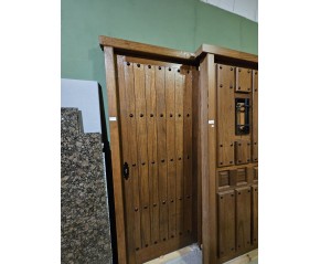 Puerta exterior teñida