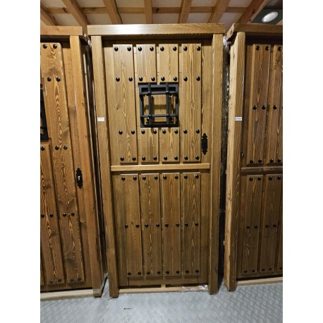 Puerta exterior teñida